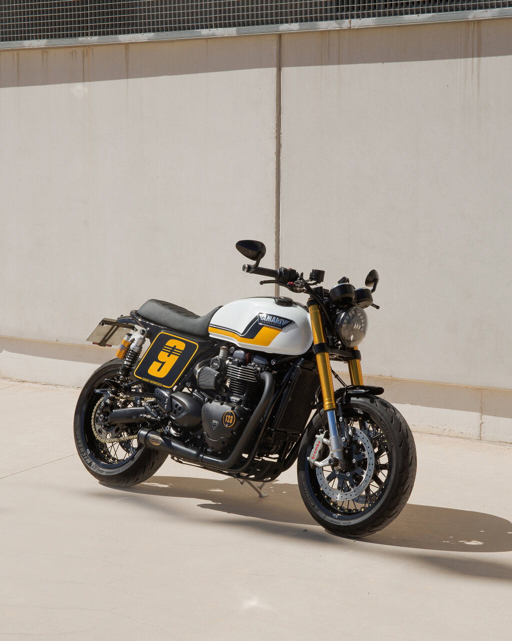 triumph thruxton 1200r brat style tamarit espartana