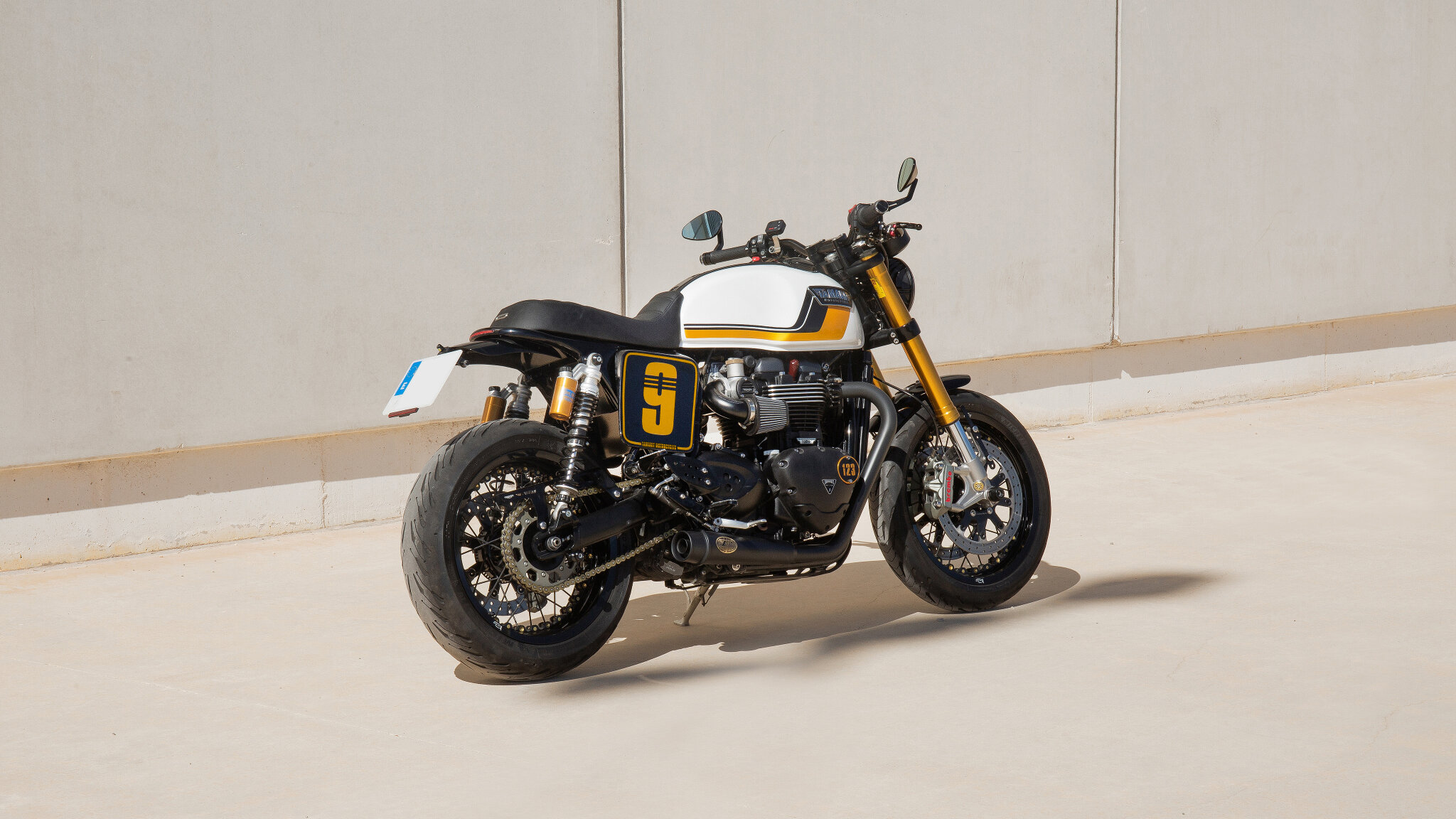 triumph thruxton 1200r brat style tamarit espartana