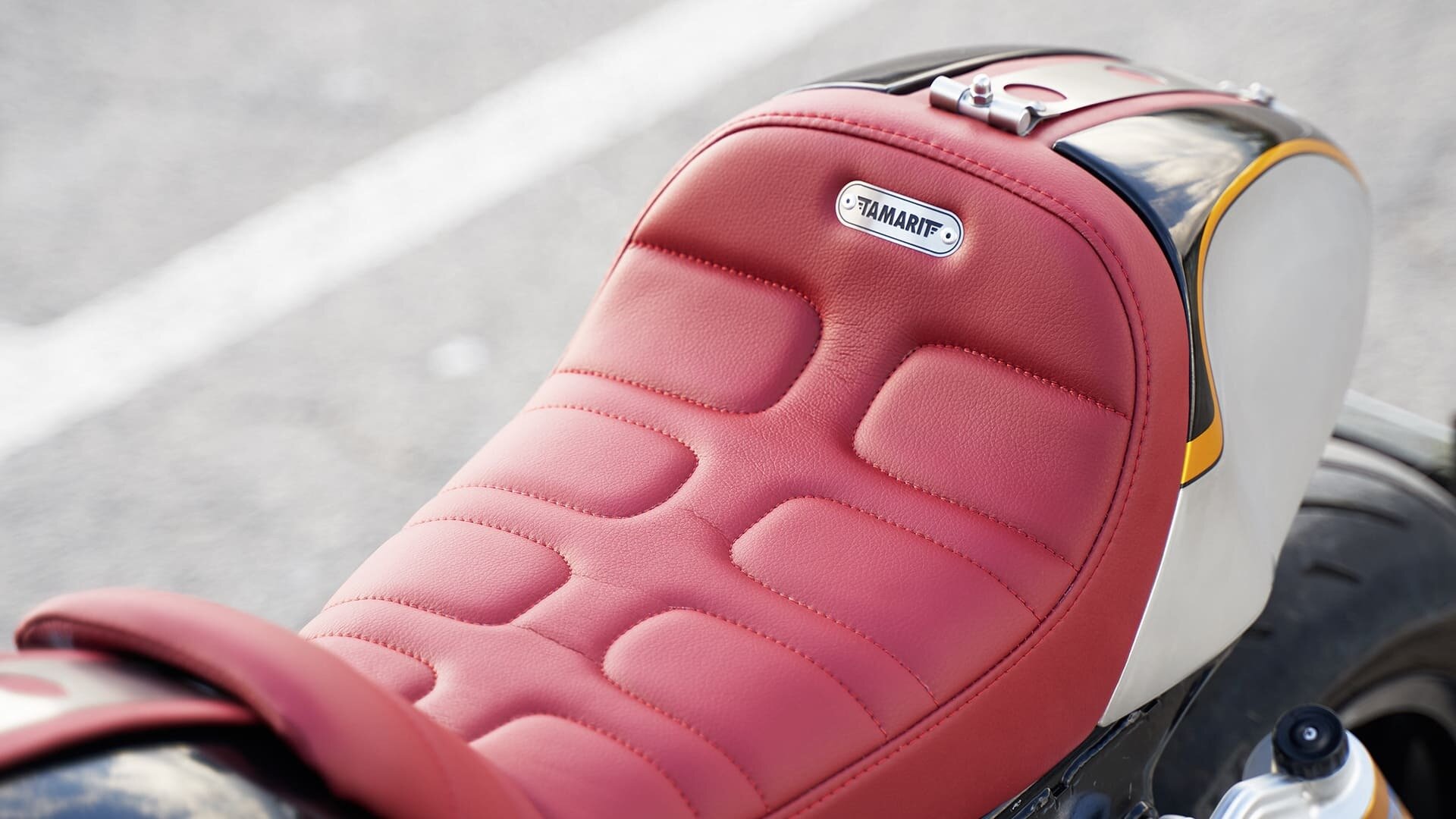 triumph thruxton r cafe racer tamarit soberbia