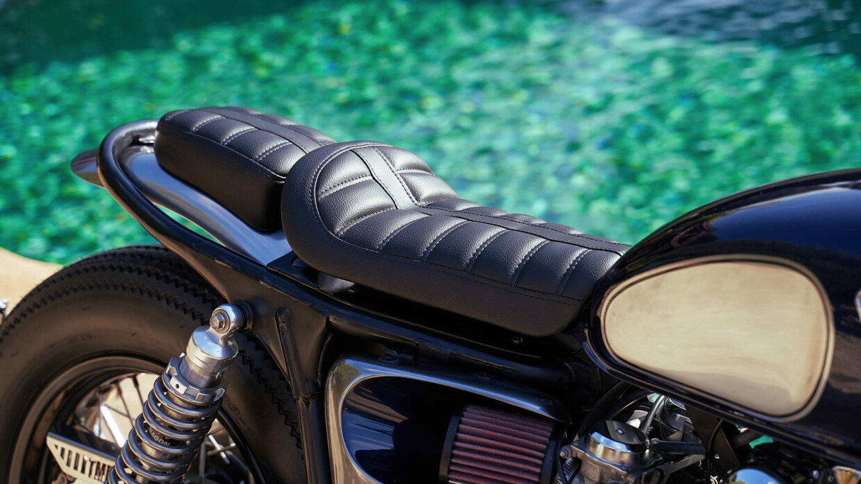 triumph thruxton 900 cafe racer tamarit rubrica