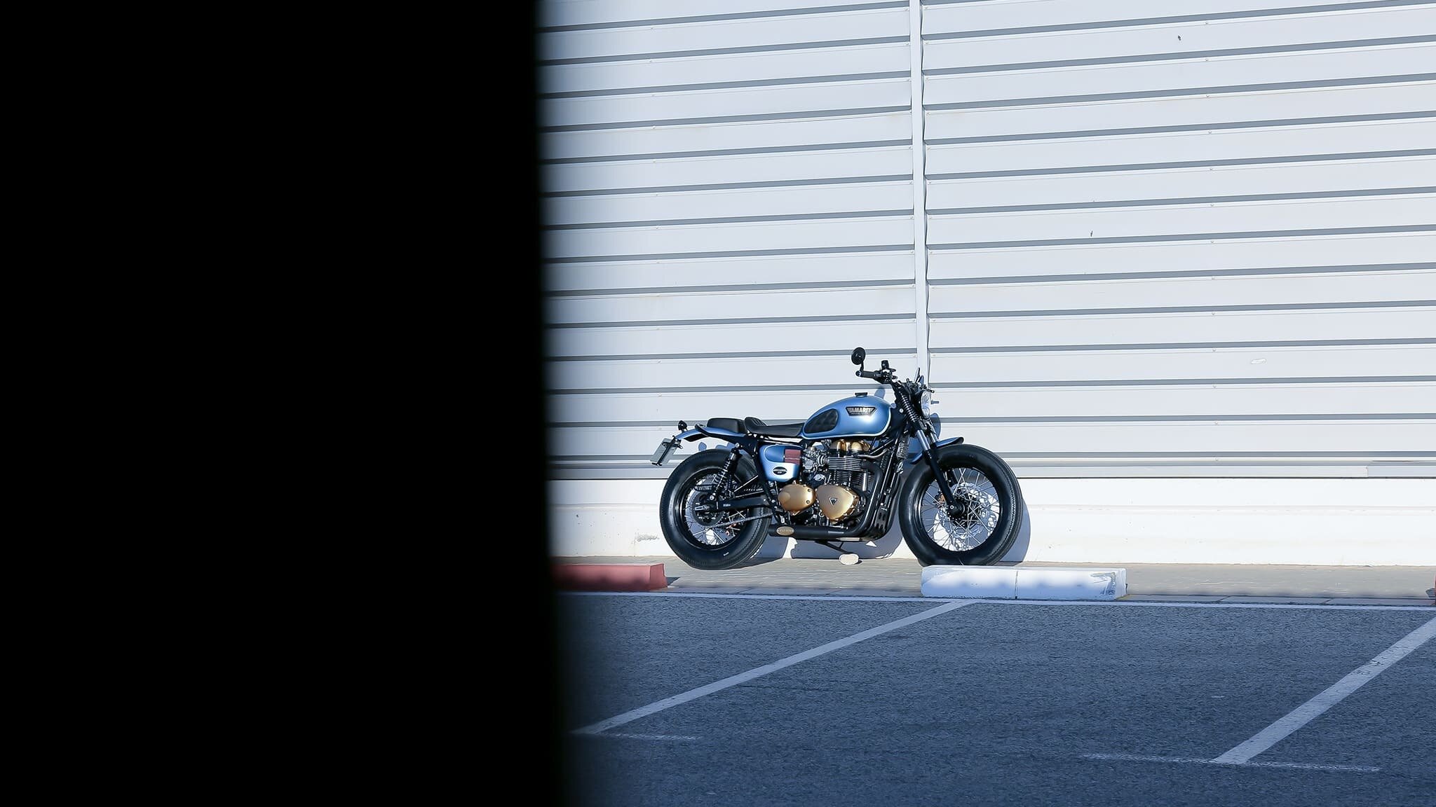 triumph bonneville 900 bratstyle tamarit gullfoss