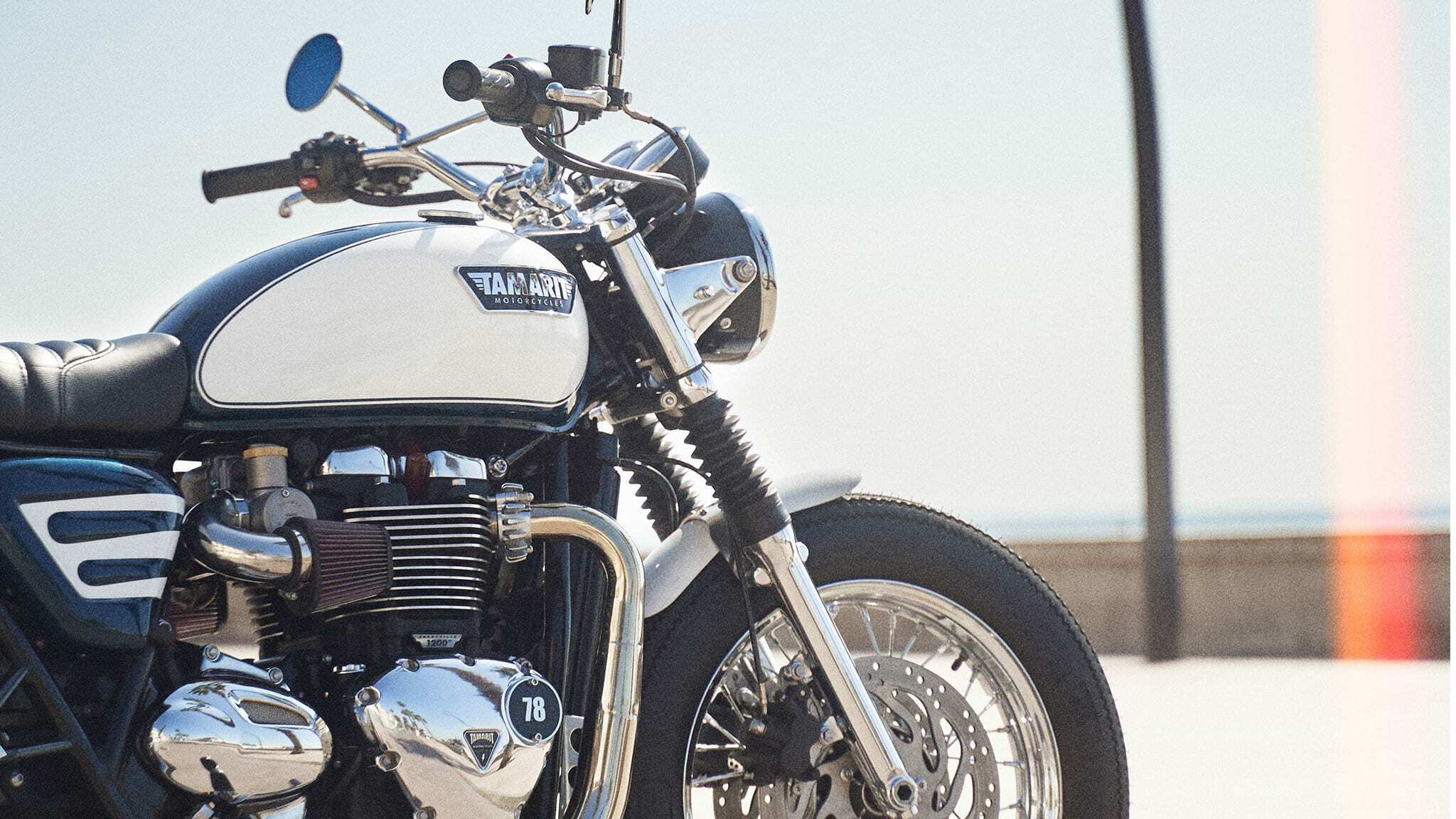 triumph bonneville 900 brat style thin blue line
